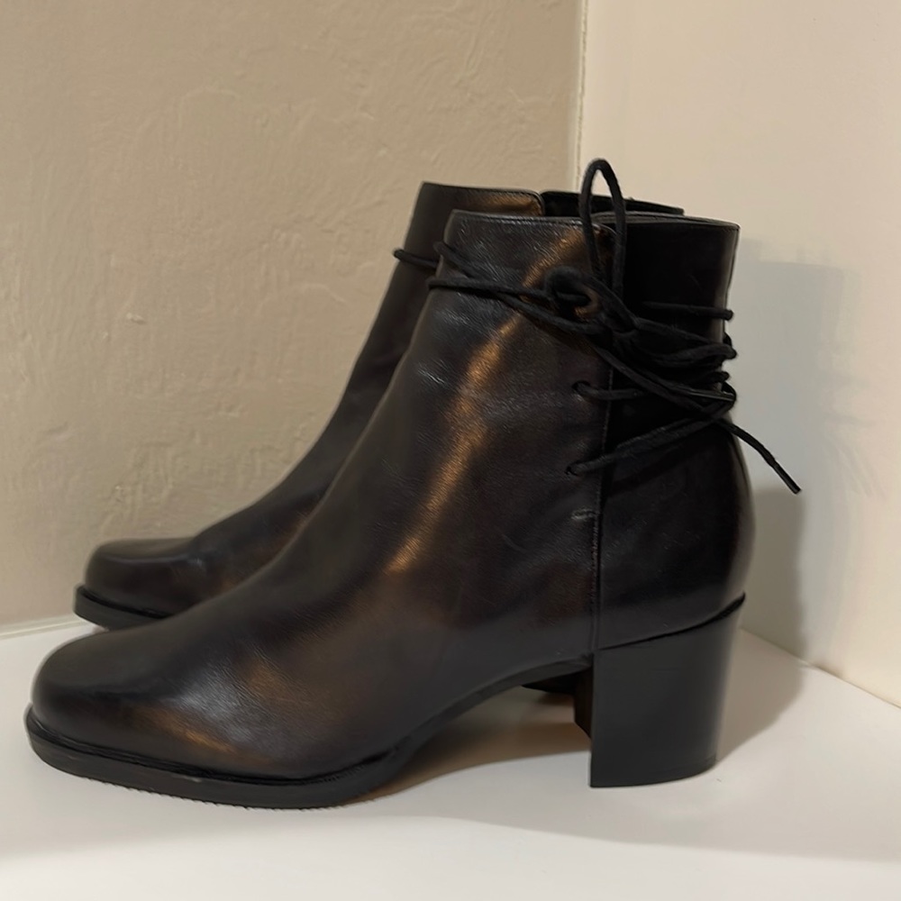 Enzo Angiolini Black Leather Wrap Around Lace Ankle Boots Size 9